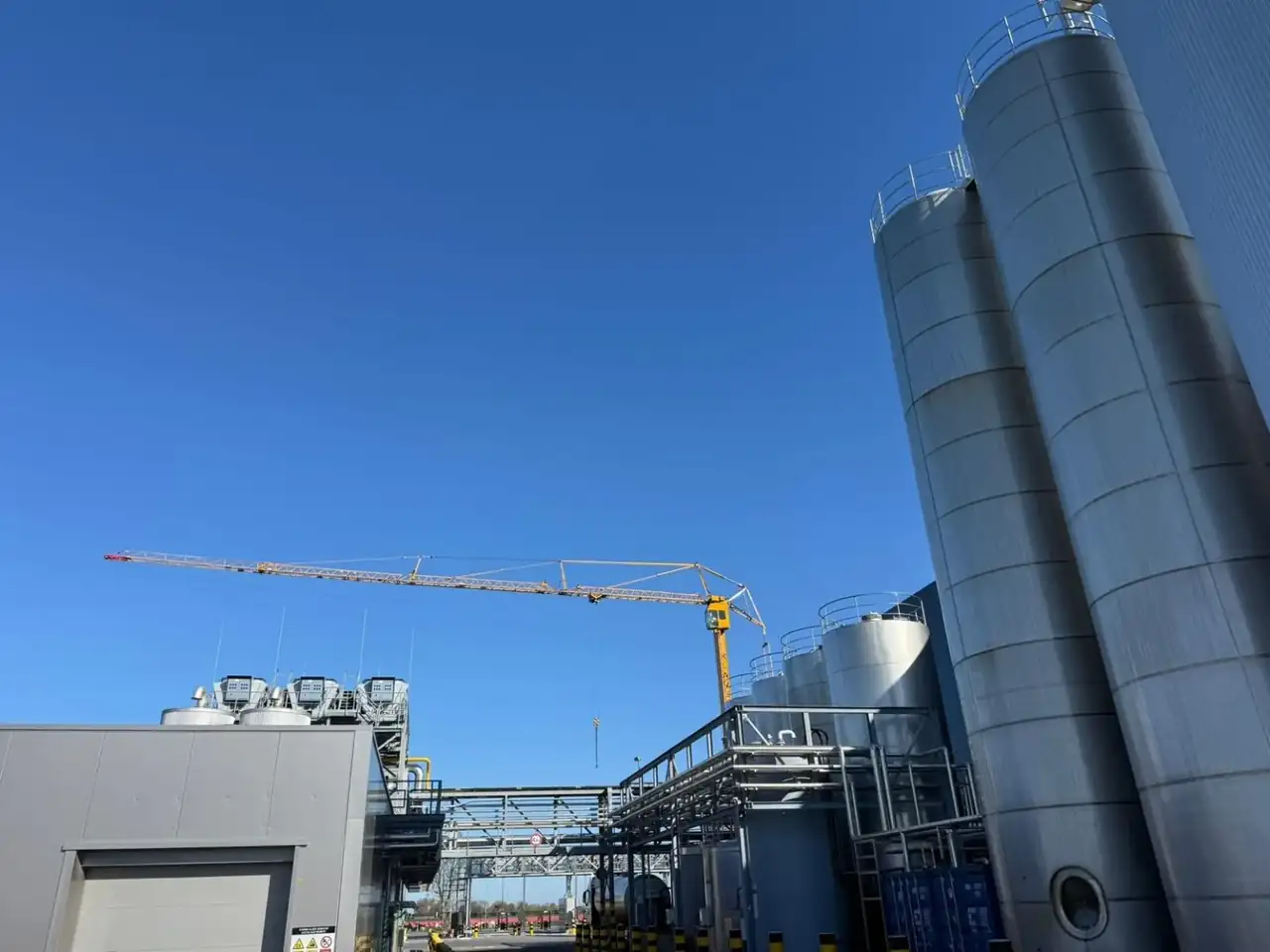 Torenkraan voor industrie en infrastructuur